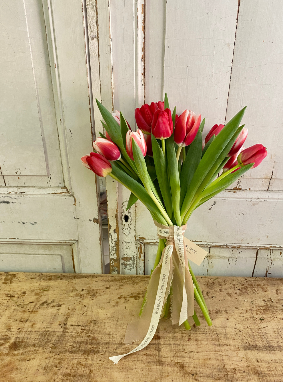 RAMO DE TULIPANES ROJOS