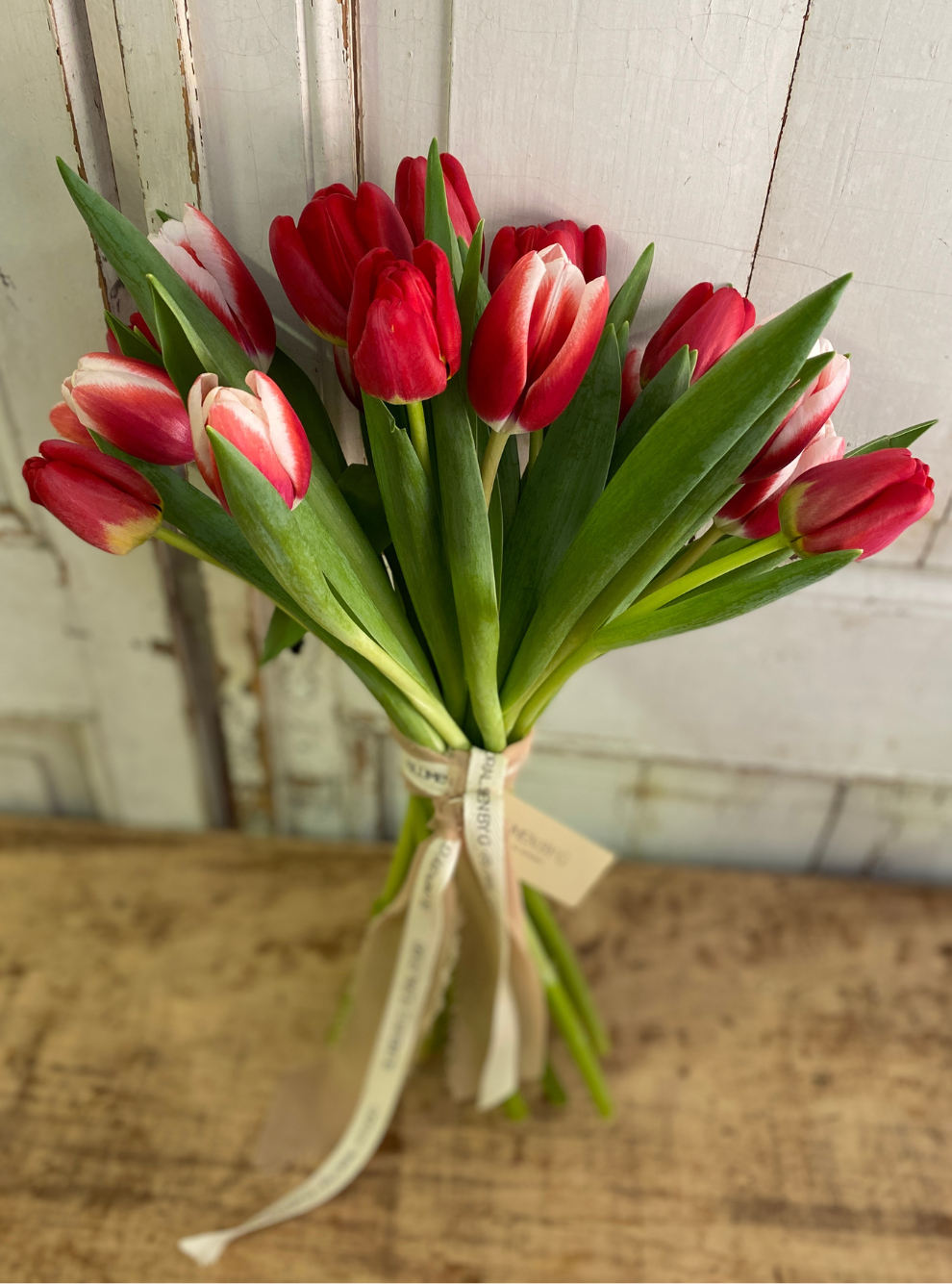 RAMO DE TULIPANES ROJOS